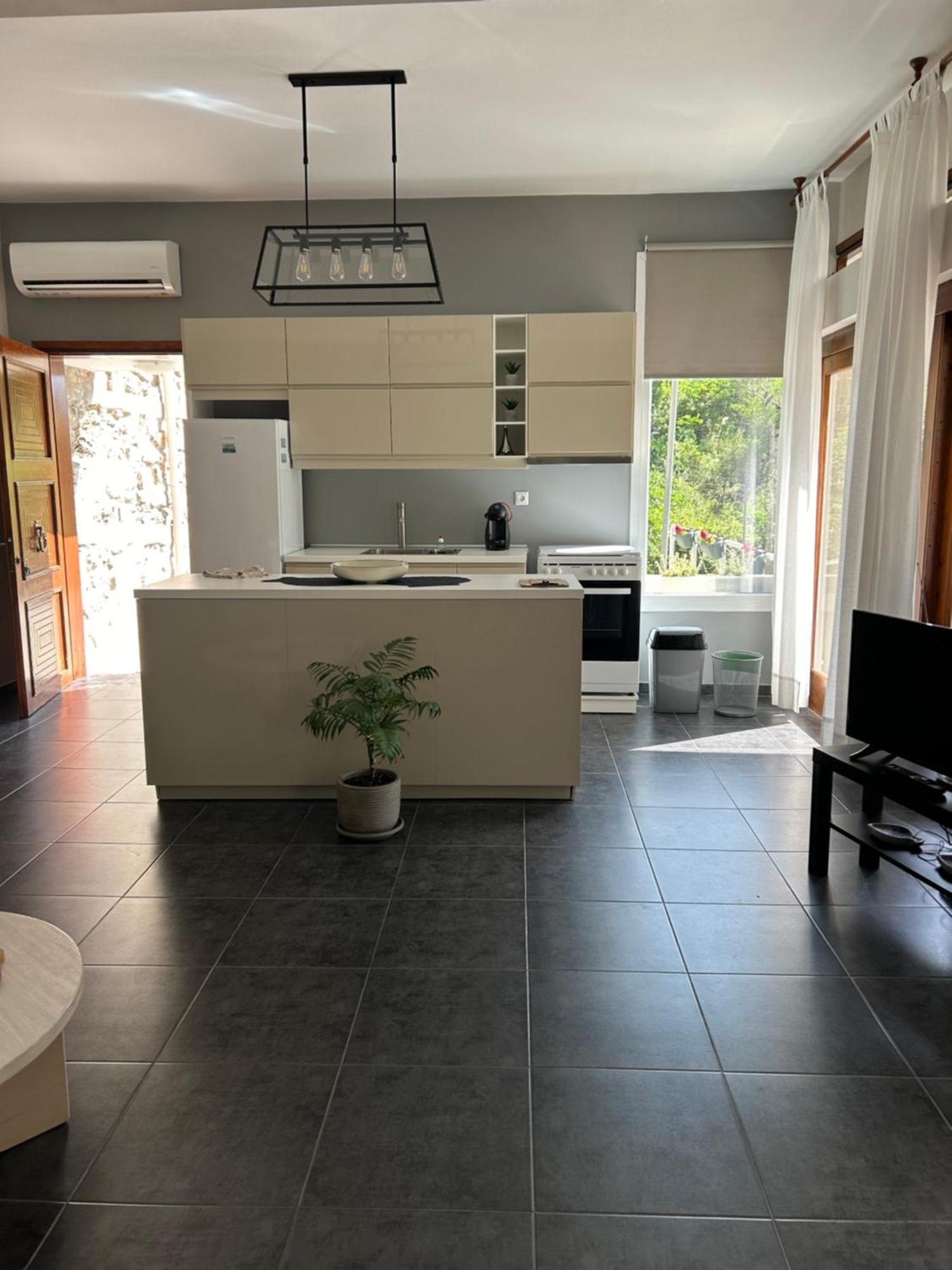 Secret Bay Apartment Palaiontsiflikion Luaran gambar